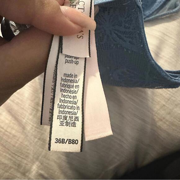 Victoria’s Secret Blue Butterfly Pattern Bra - Picture 2 of 2